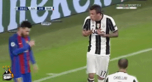 曼朱示好梅西遭拒恼羞成怒 推搡球王 喷垃圾话-图