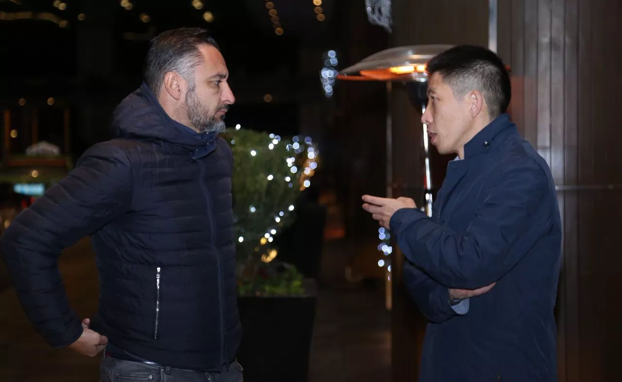 佩雷拉回沪开启上港执教生涯 孙祥赴机场迎接