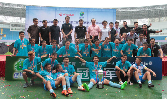陈毅杯 足球赛圆满落幕 上海申梵队捧得冠军奖