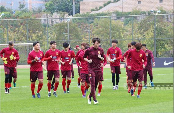 国足训练备战中国杯