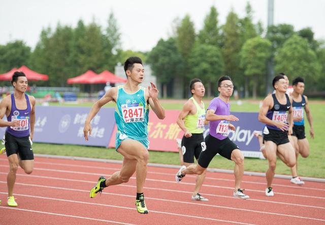 学运会谢震业200米20秒39夺冠 再次成就双冠王