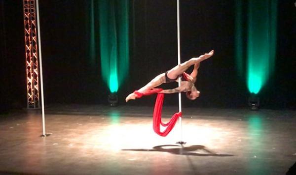 厉害了中国钢管舞队!男选手夺得钢管舞大赛冠军