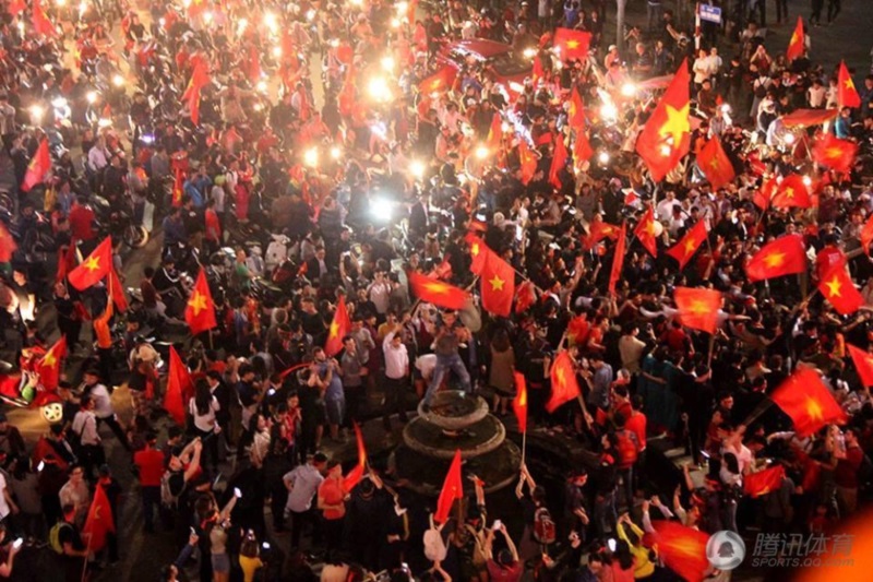 举国欢腾越南球迷满街庆祝似进军世界杯组图