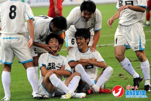 图片说明：2009年中甲联赛，武磊打进6球，是上海东亚队的队内最佳射手。进球后做出各种调皮动作，往往是灵光闪现之举。（来源邵剑平）