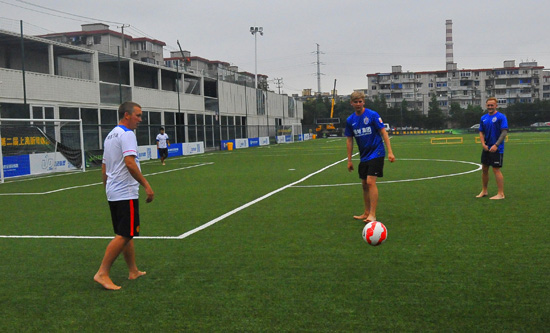 上海热线体育频道-- 洋教练造访UPBOX森梵青训营! 或开启未来合作之路