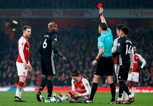 曼联破队史单赛季英超最低积分纪录|0-1客场6连败！13个英超冠军被羞辱，创造32年耻辱，C罗无罪