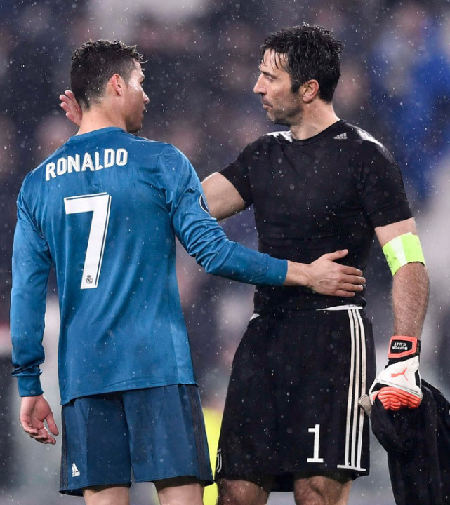 欧洲第一人!c罗欧冠10连斩创纪录 一碰布冯就来劲