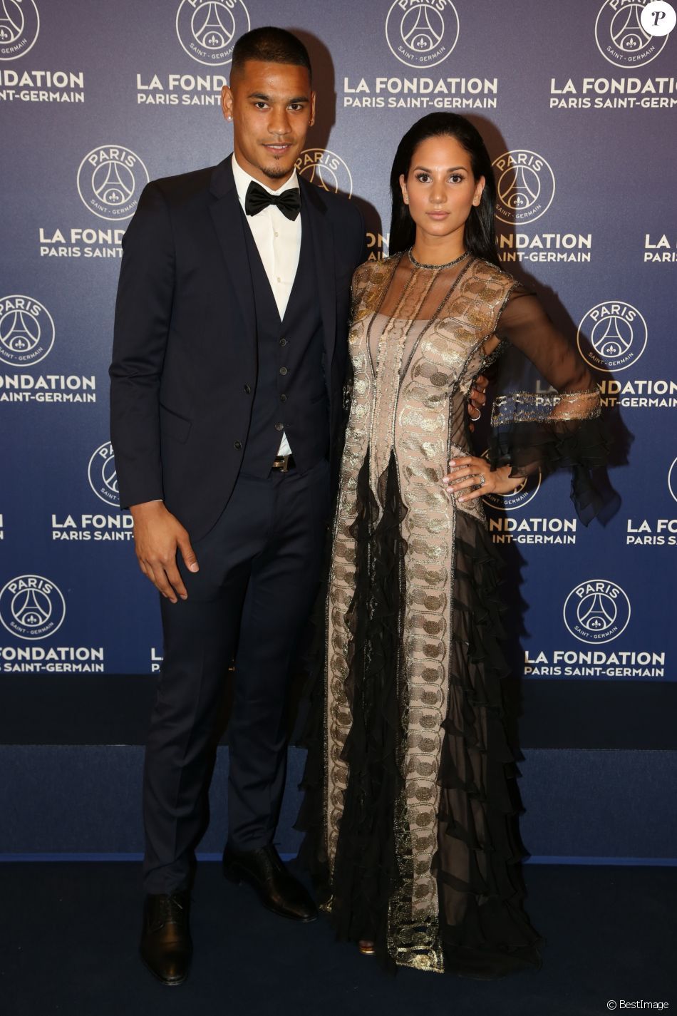 法秘太太团格刀娶女神秘鲁队长泡学生妹组图