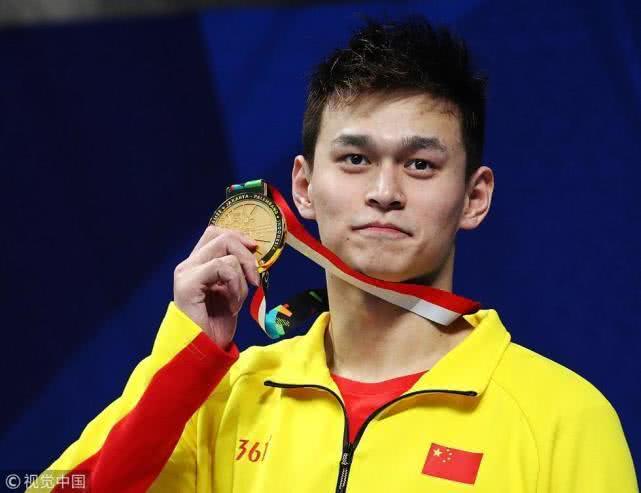 孙杨穿衣门不该成赞助商博弈 重塑契约精神是重点——上海热线体育频道
