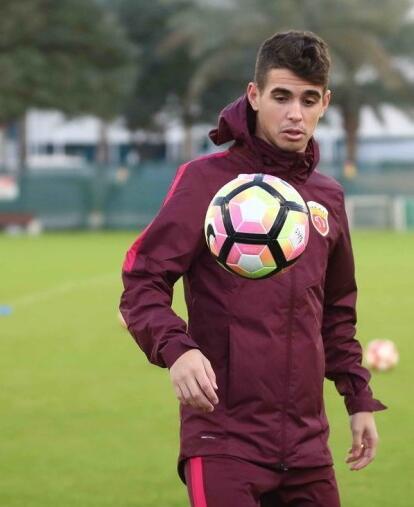 出任单箭头,武磊,奥斯卡,贾天一在其身后,林创益和汪佳捷为两个后腰