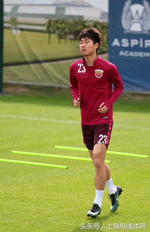 傅欢现身上港多哈冬训场 奥斯卡卡瓦略热聊(组图)——上海热线体育