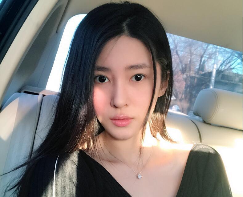 刘晓宇女友晒健身美照大长腿高颜值惹人爱组图