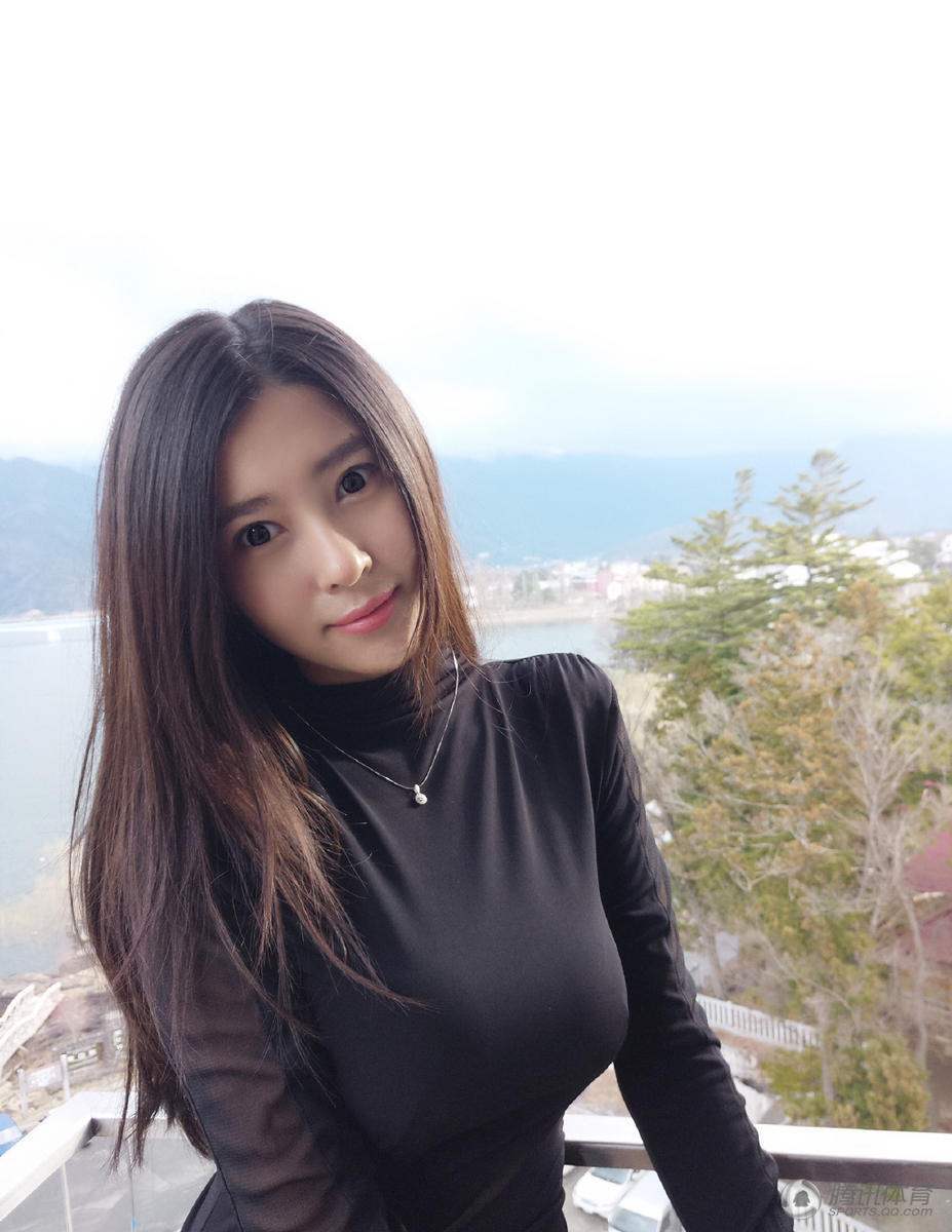 刘晓宇女友晒健身美照 大长腿高颜值惹人爱(组图)