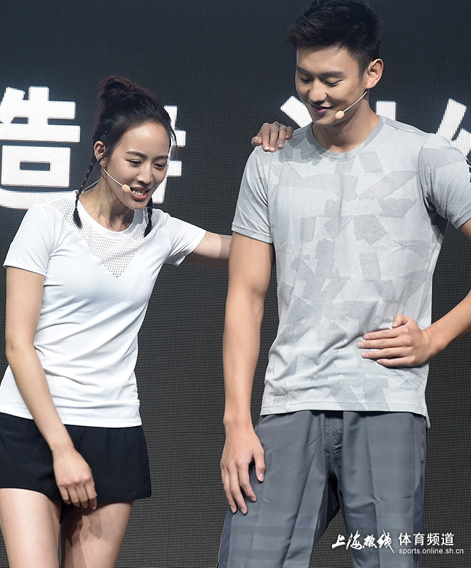 张钧甯携宁泽涛亮相申城 互动默契举止亲昵(组图)