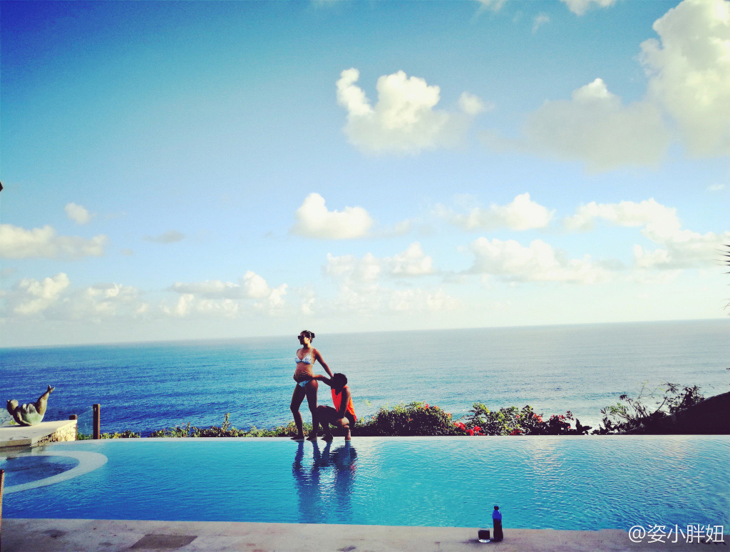 何姿社媒大方晒孕照 孕期依然幸福美丽动人(组图)