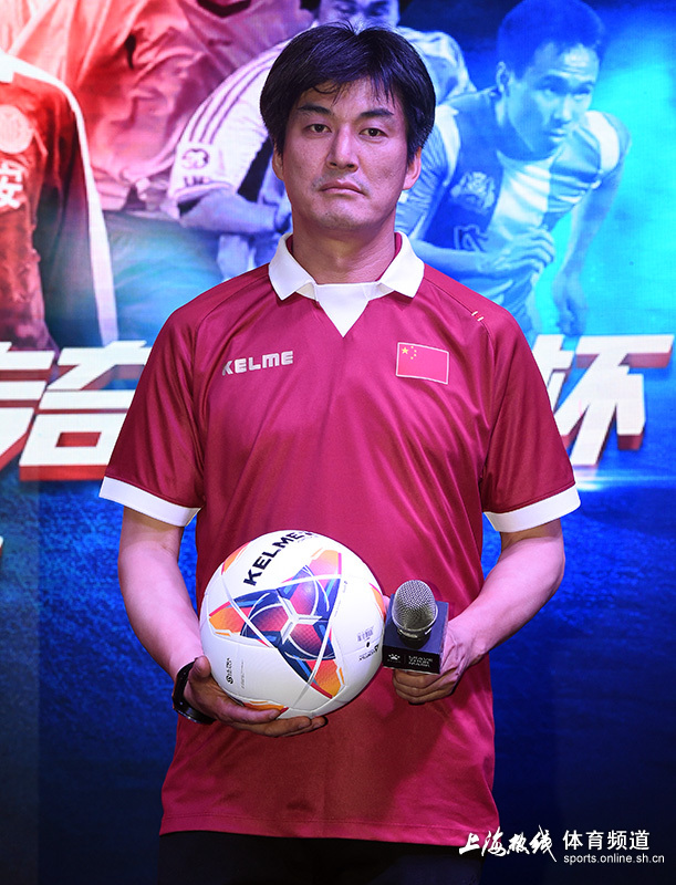 朱琪助阵传奇超级杯发布会 互侃逗趣忙不停(组图)——上海热线体育