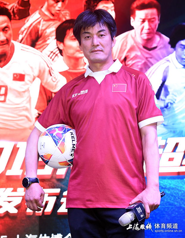 朱琪助阵传奇超级杯发布会 互侃逗趣忙不停(组图)——上海热线体育