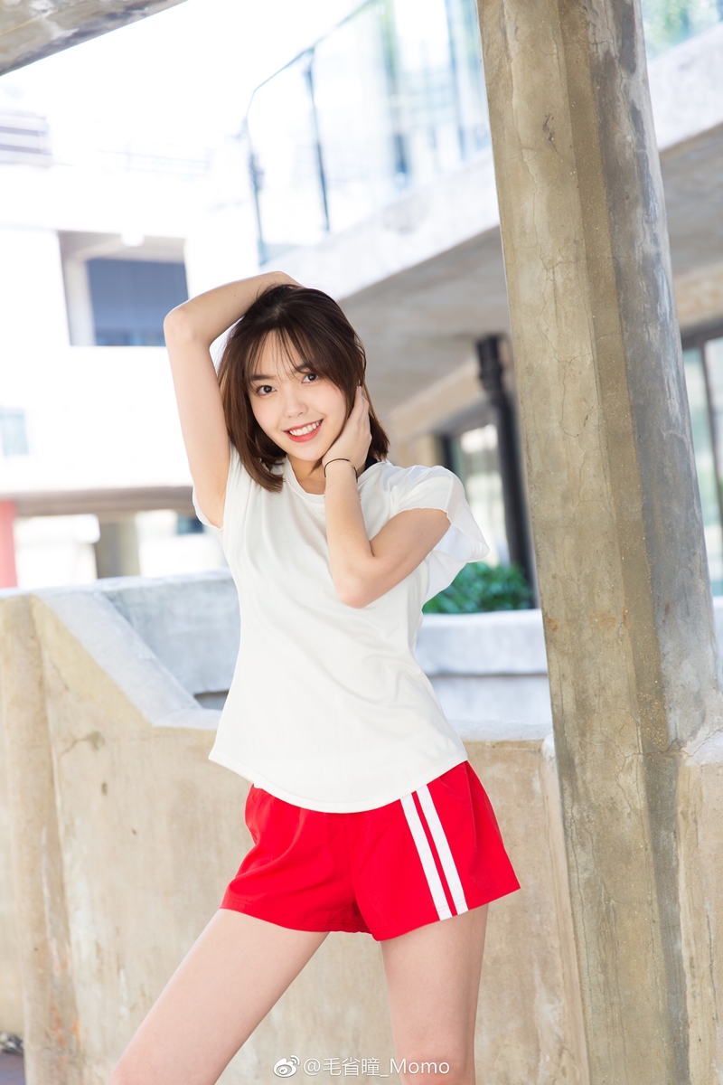 五星体育女主播运动写真 完美身材血脉喷张(组图)