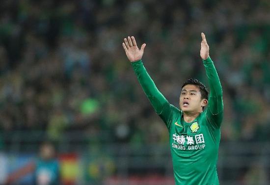 4月5日，北京国安队球员张玉宁在比赛中庆祝进球。新华社记者曹灿摄
