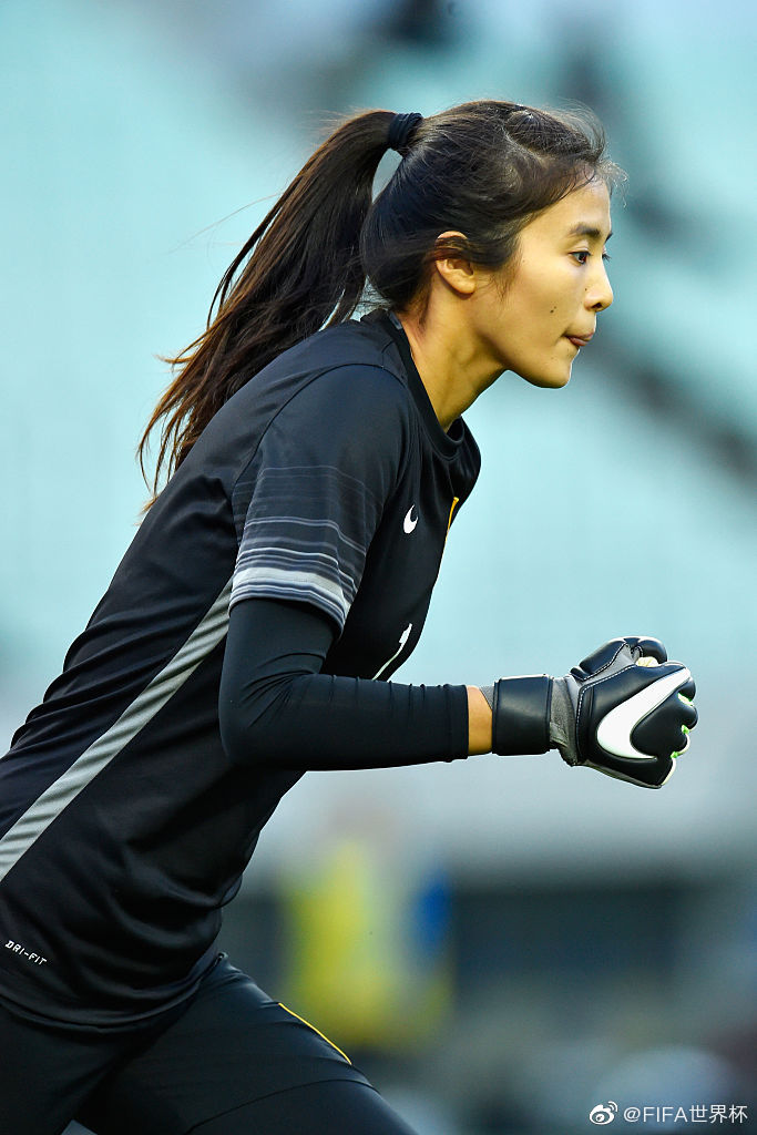 国门赵丽娜晒照酷劲十足 百变造型秀出自我(组图)