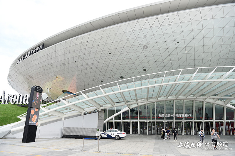现场:梅奔中心难见nba元素 场馆外换上国旗(组图)——上海热线体育