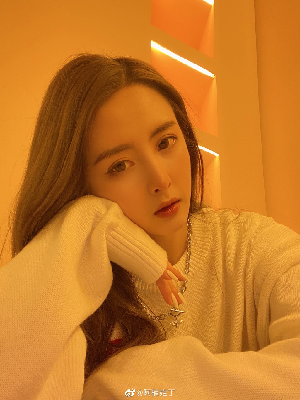 美女主播小南晒百变造型气质温婉身材绝佳组图