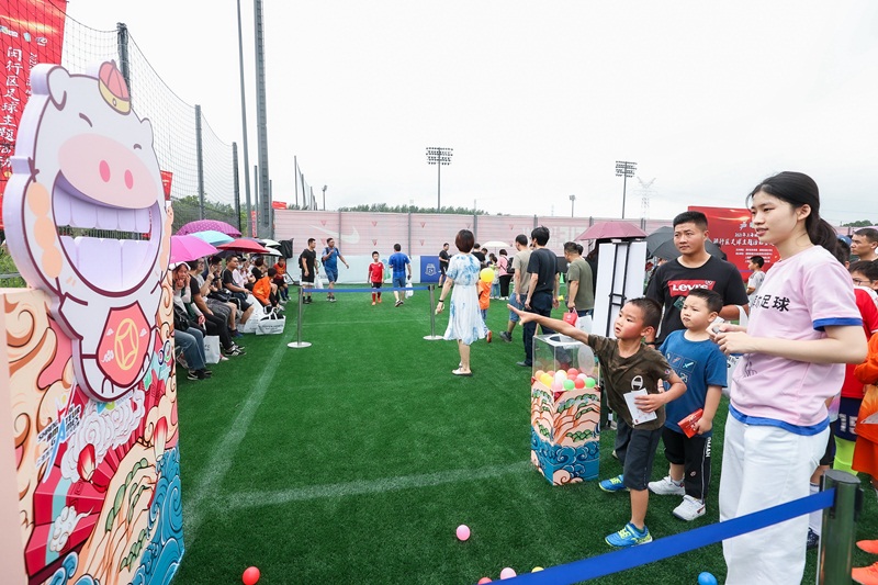 全家总动员享足球热浪闵行区足球嘉年华过足瘾