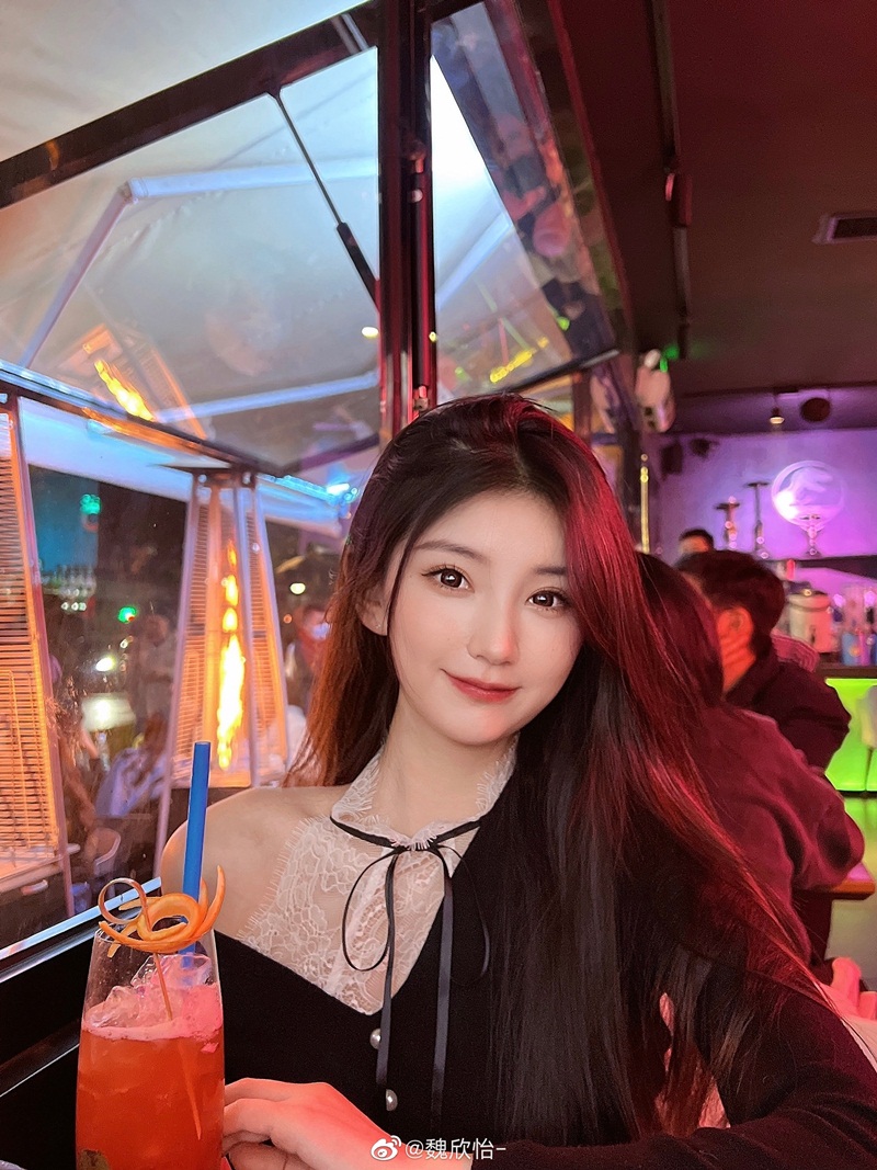 美女主持魏欣怡小家碧玉修长俏丽貌美如花组图