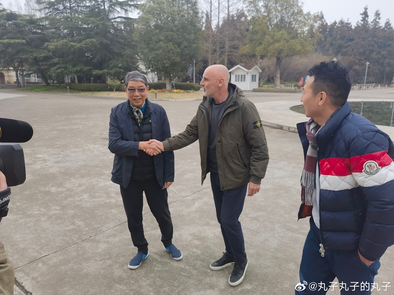 穆斯卡特首赴崇明拜访根宝观看梯队对抗赛组图