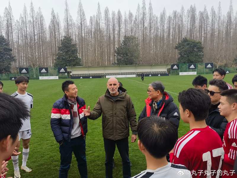 穆斯卡特首赴崇明拜访根宝观看梯队对抗赛组图