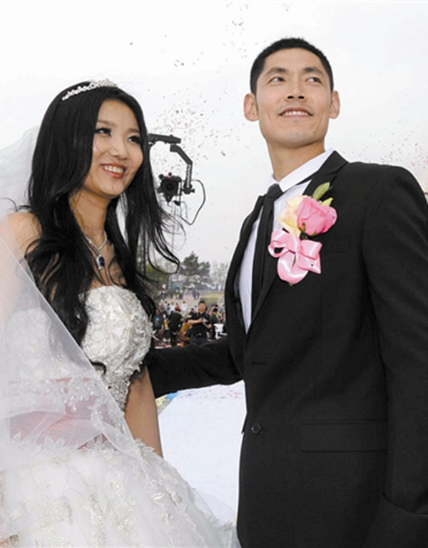 cba球员太太团成靓丽风景线! 上演时尚比拼(组图)