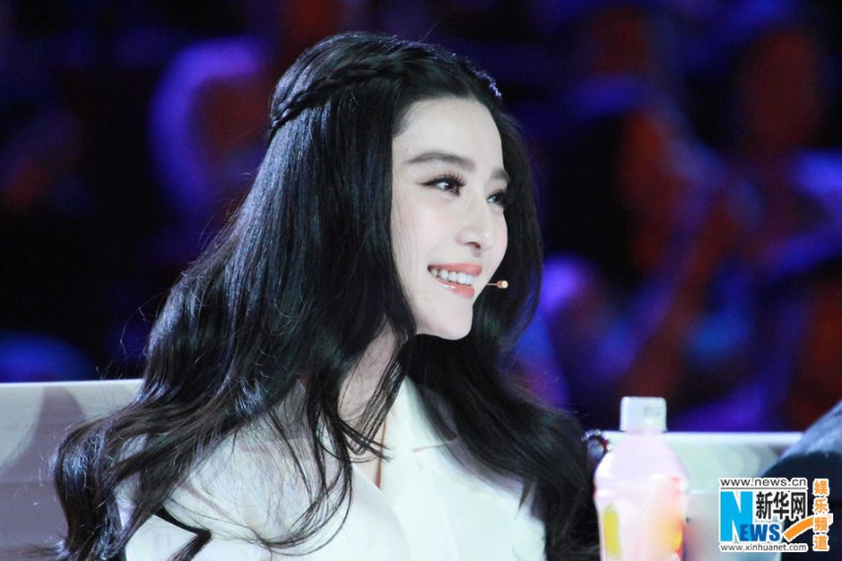 范冰冰综艺节目秀台球技艺 周立波高难度pk(组图)