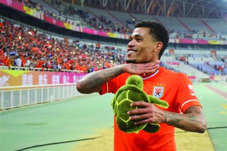 鲁能外援侮辱庆祝国安受不了 沪媒:足协左右为难