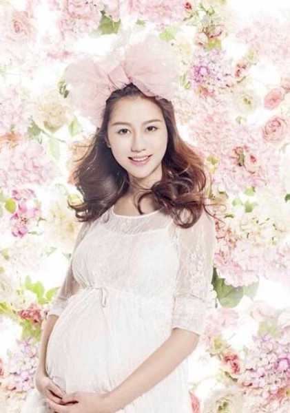 孙悦女儿庆一周岁生日一家三口幸福照曝光组图