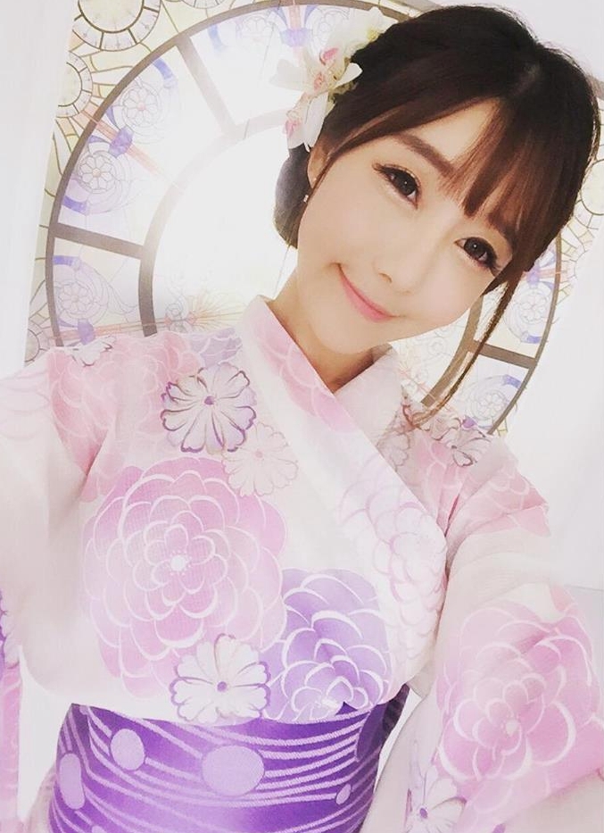 road fc当家举牌女郎 崔瑟琪展现完美身材(组图)