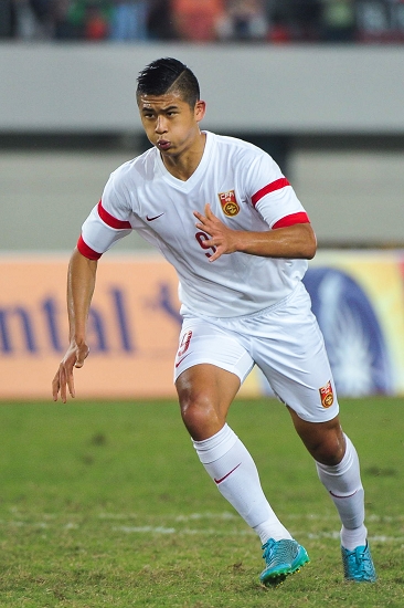 张玉宁:中国不出好前锋因中庸文化 有信心不怕事