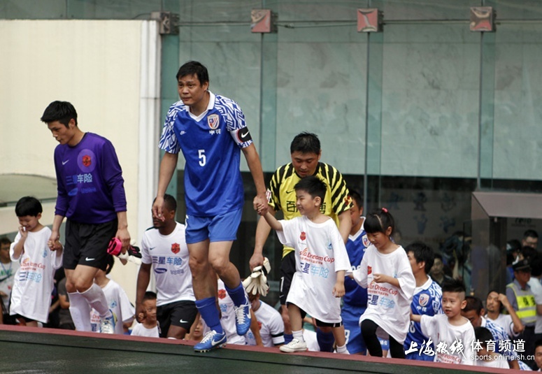 申花95复刻球衣登场 梦回虹口唤起经典回忆(组图)——上海热线体育